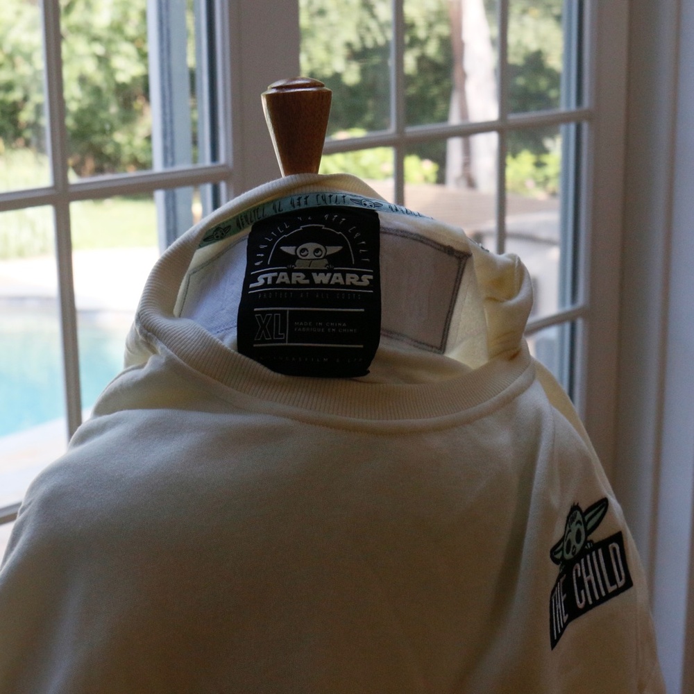 Disney The Mandalorian The Child Off White Sweatshirt US XL - Picture 3 of 3